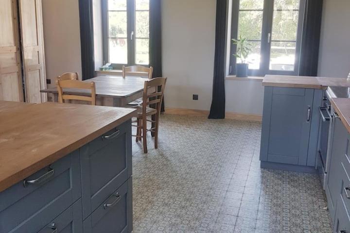 Chambre Spacieuse Avec Vue Sur Clocher Apartment Verchin Bagian luar foto